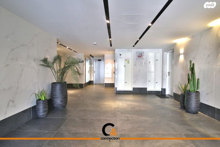 דירה, שלום שבזי, משכנות האומנים, קרית מוצקין