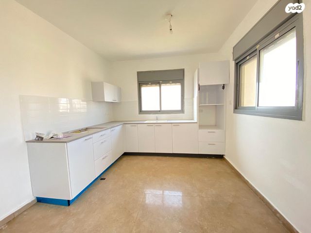 דירה, שדרות מנחם בגין, גבעת אולגה, חדרה