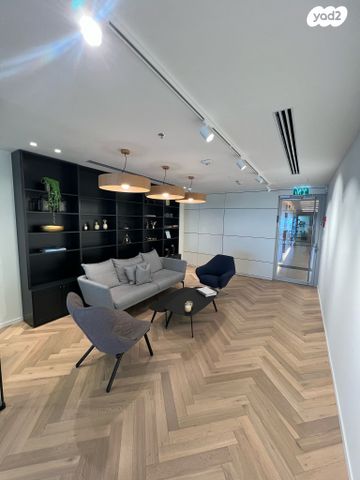 משרדים, יגאל אלון, ביצרון ורמת ישראל, תל אביב יפו