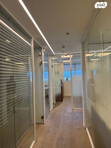 משרדים, דרך זאב ז'בוטינסקי 7, רמת גן