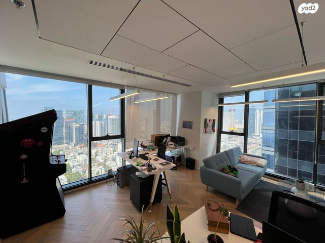 משרדים, יגאל אלון, ביצרון ורמת ישראל, תל אביב יפו