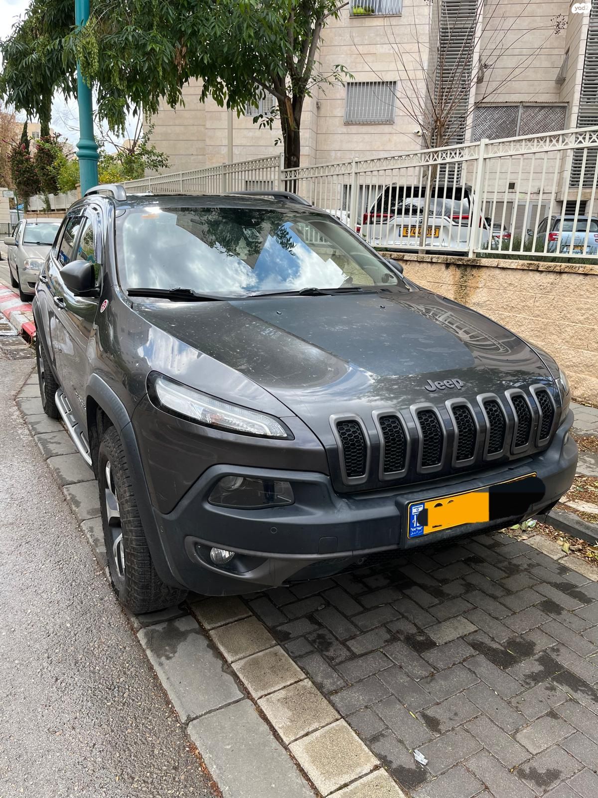 מודעת רכב ג'יפ צ'ירוקי