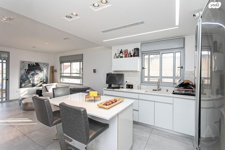 גג/ פנטהאוז, הגדוד העברי, קרית חיים מזרחית, חיפה