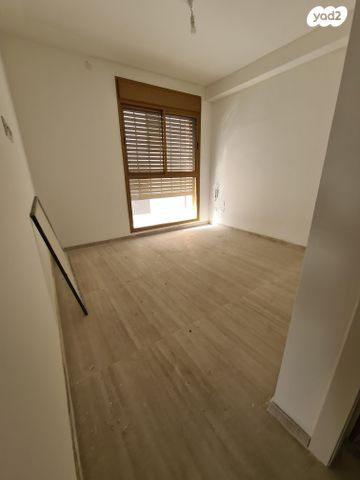 דירה, אסף, חרוזים, רמת גן