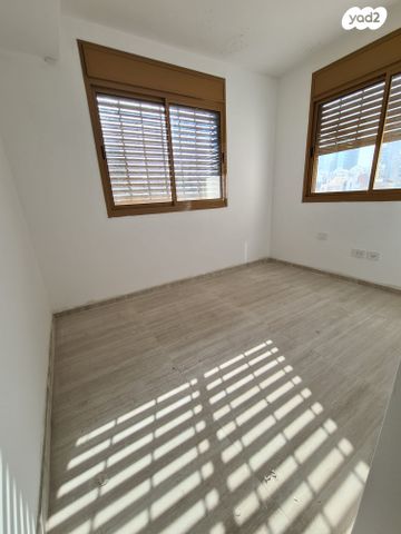 דירה, אסף, חרוזים, רמת גן