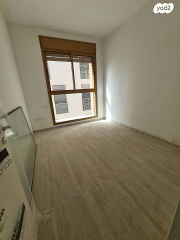 דירה, אסף, חרוזים, רמת גן