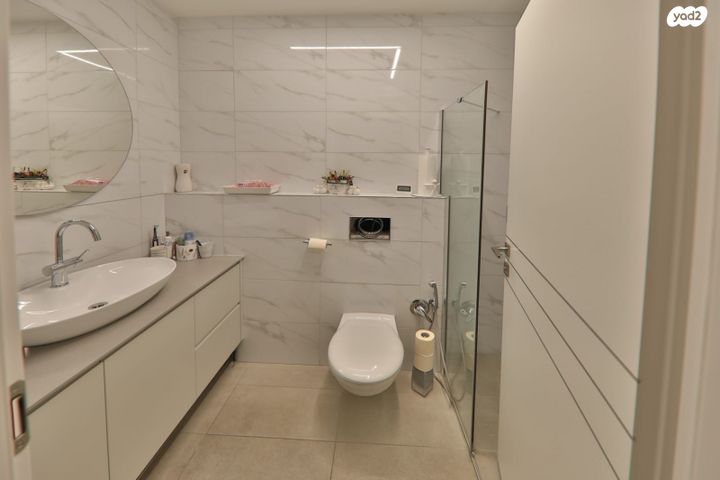 דירה, עפרה חזה, משכנות האומנים, קרית מוצקין