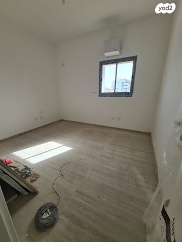 דירה, אסף, חרוזים, רמת גן