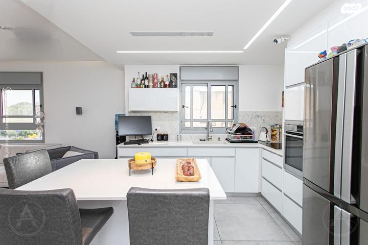 גג/ פנטהאוז, הגדוד העברי, קרית חיים מזרחית, חיפה