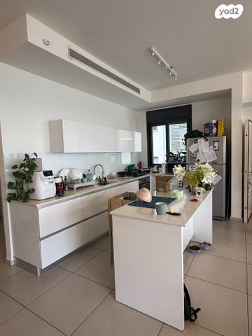 דירה, חרוזים, רמת גן