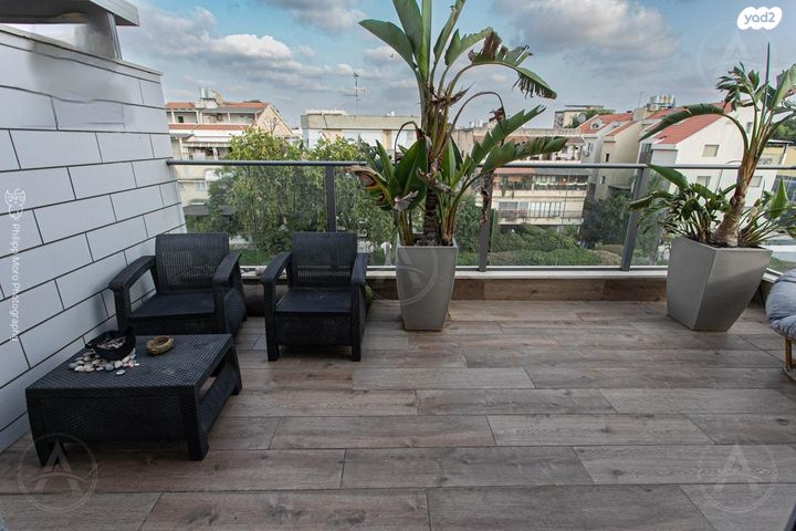 גג/ פנטהאוז, הגדוד העברי, קרית חיים מזרחית, חיפה