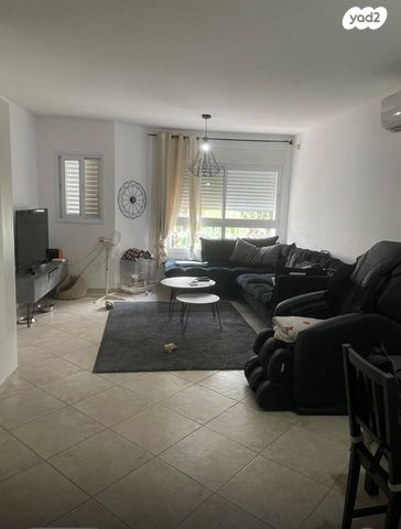 דירה, צור משה