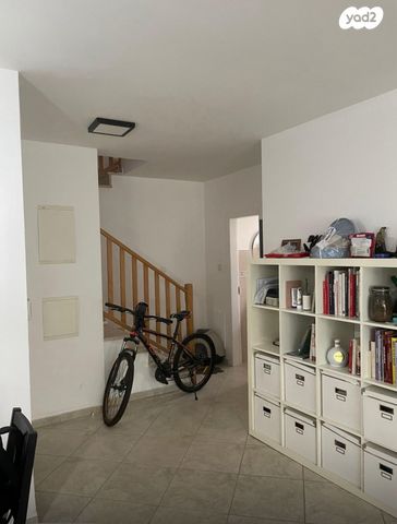 דירה, צור משה