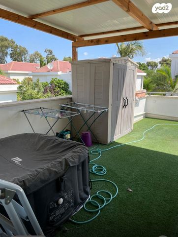 דירה, צור משה