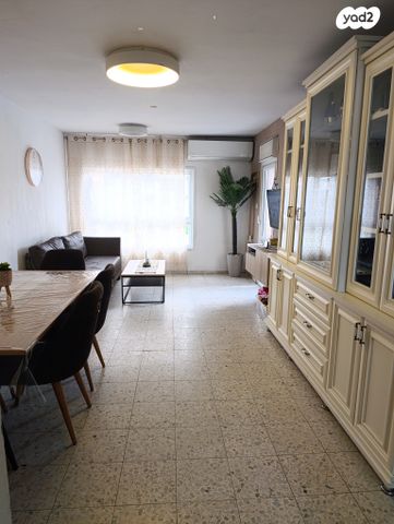 דרך מנחם בגין 14