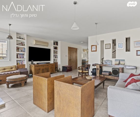 דו משפחתי, יהודה, מודיעין מכבים רעות