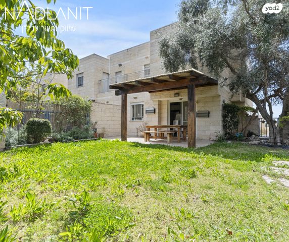 דו משפחתי, יהודה, מודיעין מכבים רעות