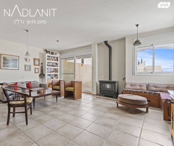 דו משפחתי, יהודה, מודיעין מכבים רעות