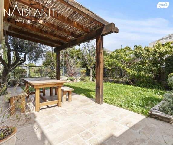 דו משפחתי, יהודה, מודיעין מכבים רעות