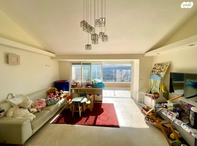 דו משפחתי, אסתר רבין, הוד הכרמל, דניה, חיפה