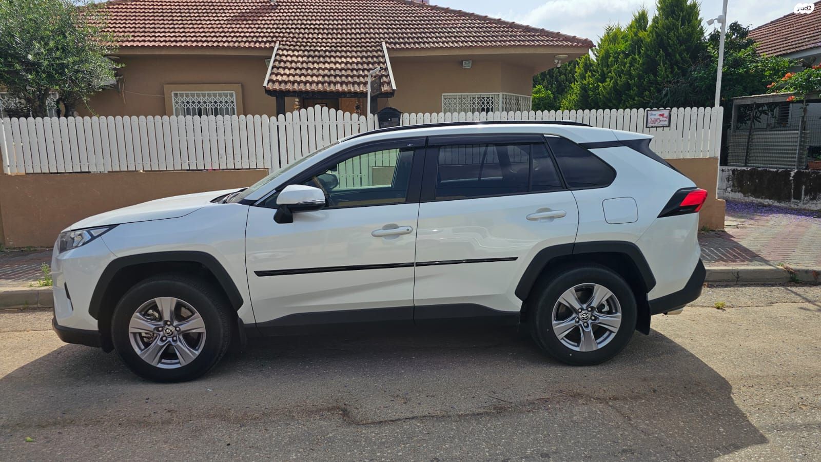 מודעת רכב טויוטה RAV4