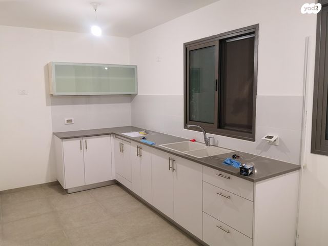 שרה אהרונסון 28