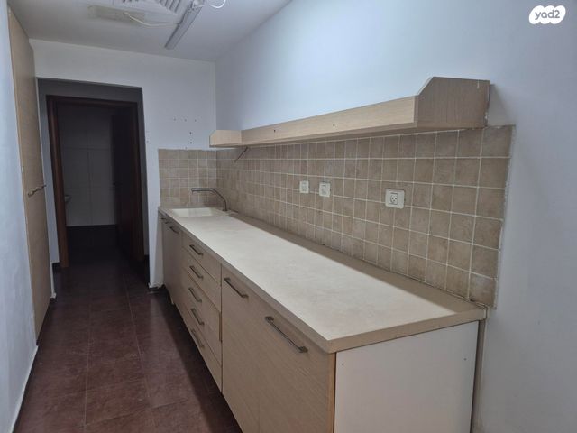 חנויות/ שטח מסחרי, שדרות אבא אבן 3, אזור תעשיה, הרצליה