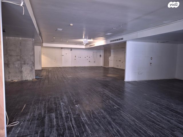 חנויות/ שטח מסחרי, שדרות אבא אבן 3, אזור תעשיה, הרצליה