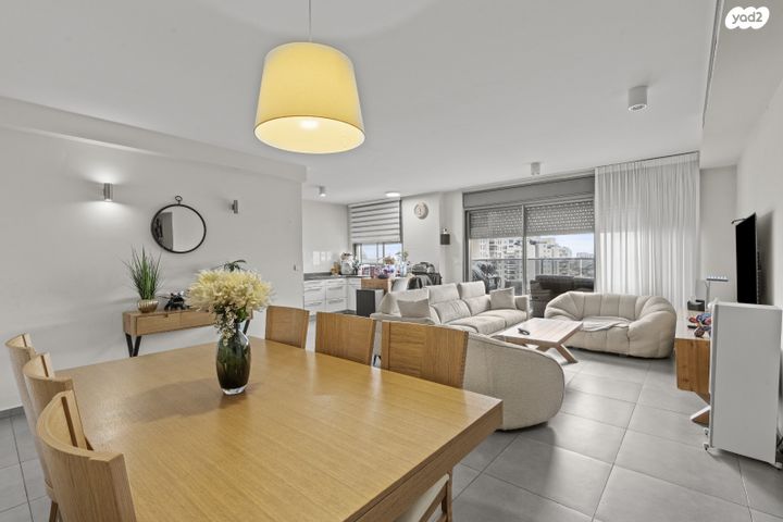 דירה, נעמי שמר, קרית אילון, חולון