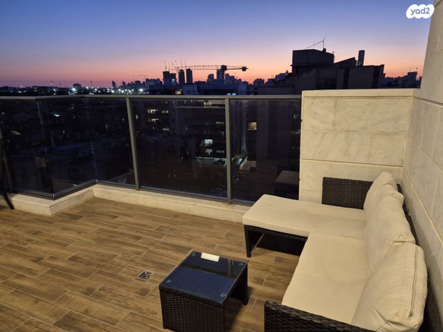 גג/ פנטהאוז, יוסף אהרונוביץ', שיכון ותיקים, חולון