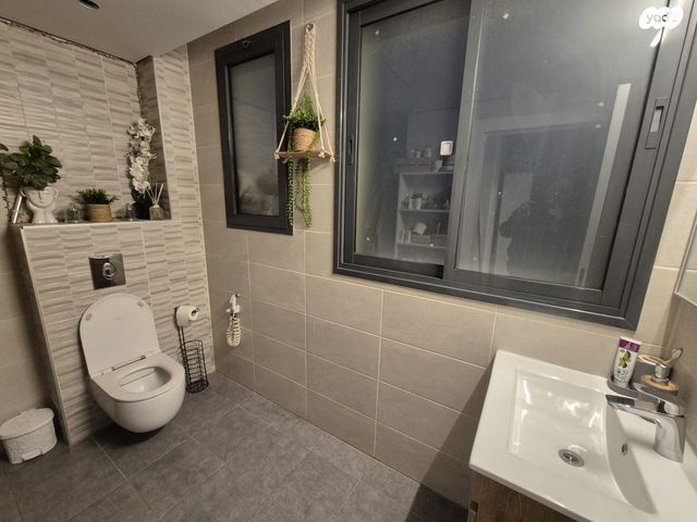 גג/ פנטהאוז, יוסף אהרונוביץ', שיכון ותיקים, חולון