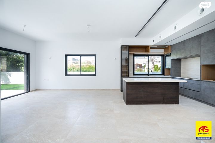 דו משפחתי, מרכז פרדס חנה, פרדס חנה כרכור