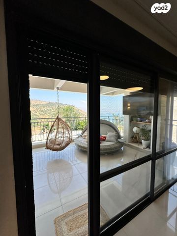 דופלקס, האמהות, שיכון עובדים, טבריה