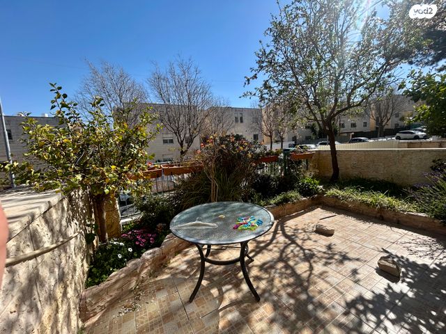 דירת גן, אליהו מרידור, פסגת זאב, ירושלים