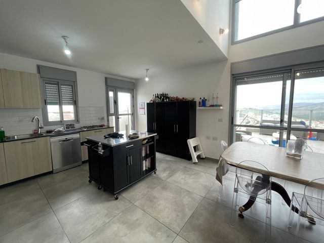 גג/ פנטהאוז, חגואל, נווה שמיר רמת בית שמש ה-1, בית שמש