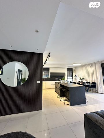 דופלקס, האמהות, שיכון עובדים, טבריה