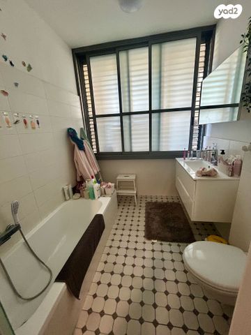 דירה, הרצליה