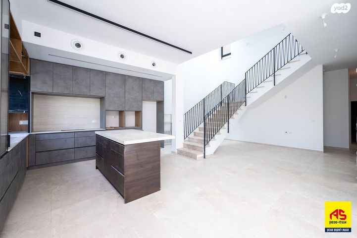 דו משפחתי, מרכז פרדס חנה, פרדס חנה כרכור