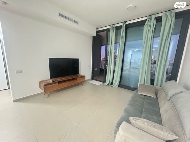 דרך מנחם בגין 158