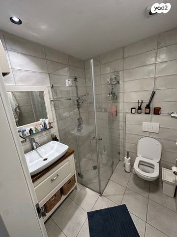 גג/ פנטהאוז, איתמר, חרוזים, רמת גן