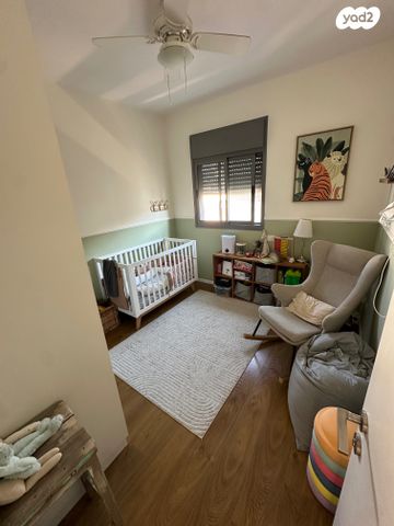 גג/ פנטהאוז, איתמר, חרוזים, רמת גן