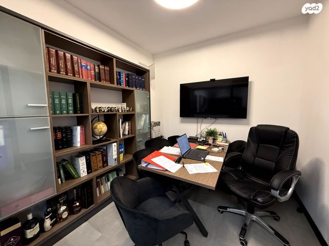 משרדים, חרושת, אזור תעשיה קרית ביאליק, אזור תעשיה צור שלום, קרית ביאליק