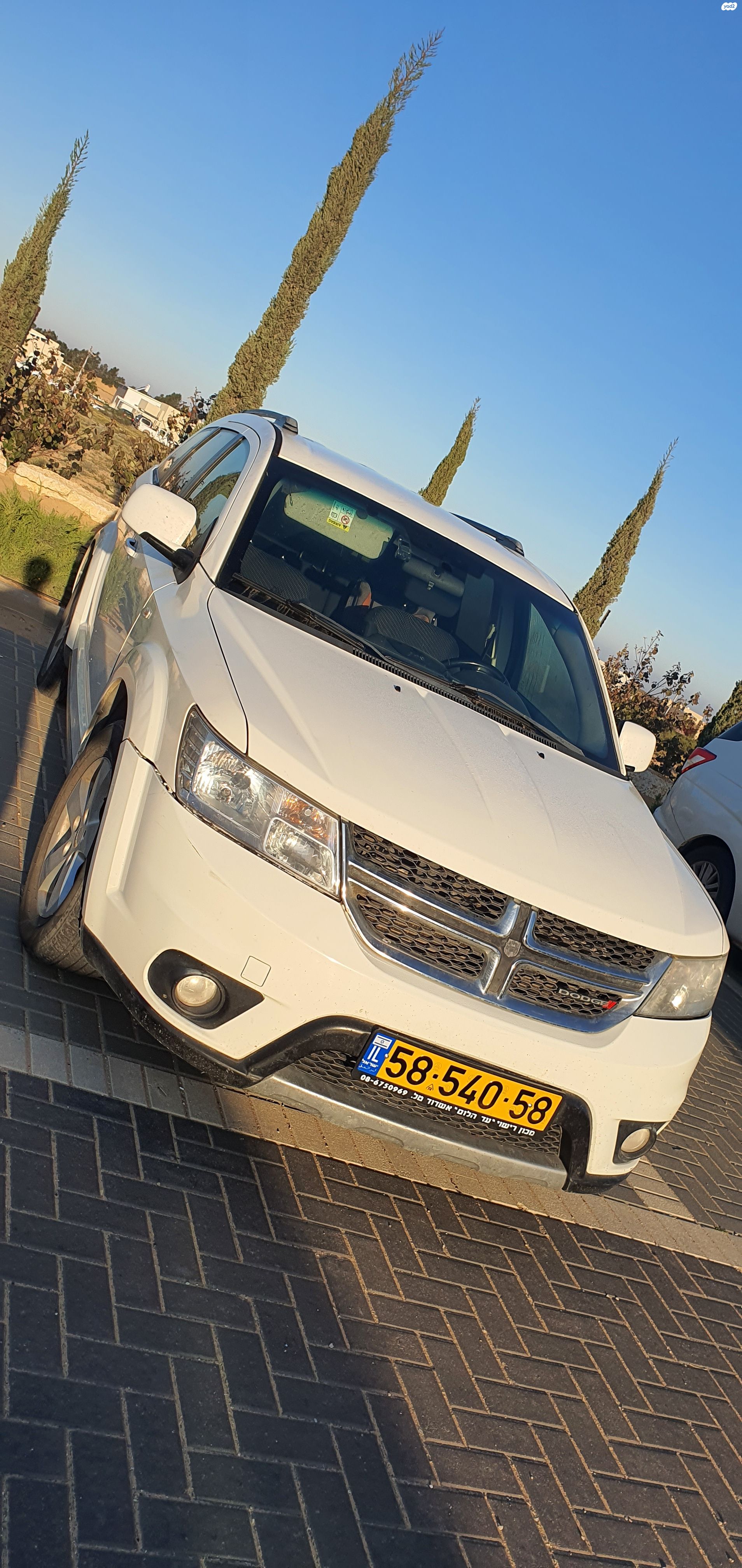 מודעת רכב דודג' ג'רני