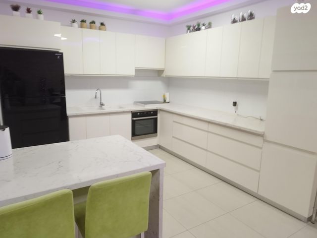 גג/ פנטהאוז, סירקין 3, מרכז העיר, קרית אתא