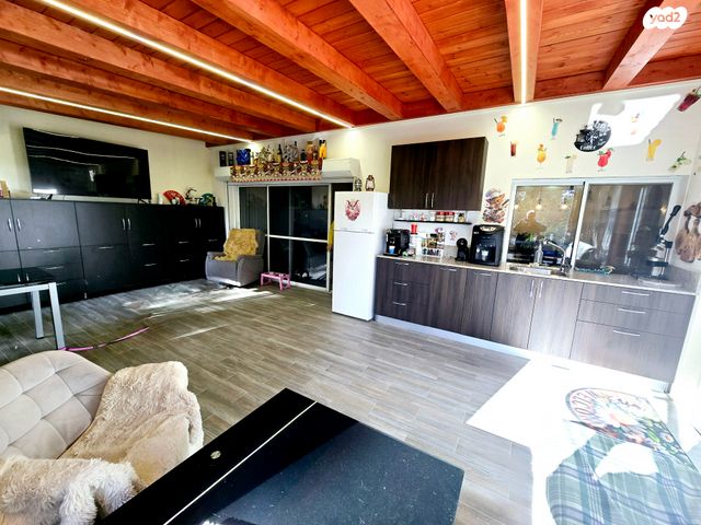 בית פרטי/ קוטג', דפנה, שבעת המינים, כפר ורדים