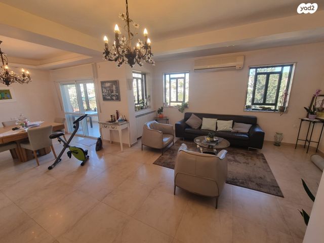 דו משפחתי, הצלף, עיר גנים, ירושלים