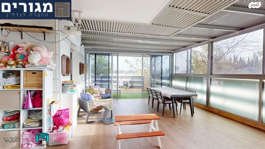 דירת גן, העגור, החותרים, טירת כרמל