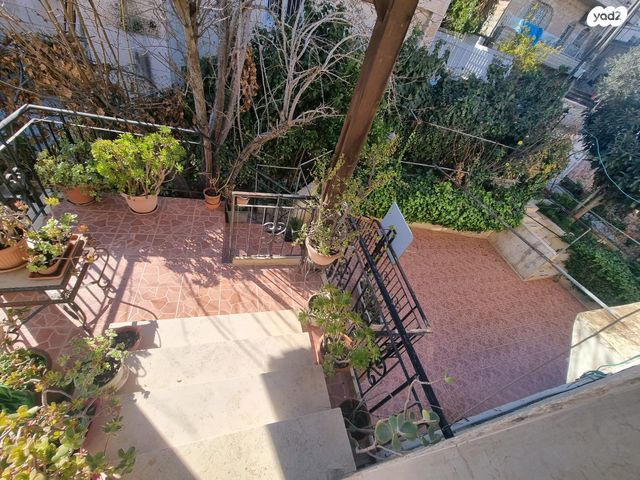 דו משפחתי, הצלף, עיר גנים, ירושלים