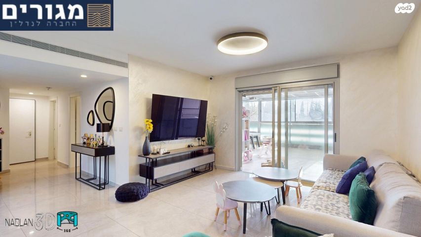 דירת גן, העגור, החותרים, טירת כרמל