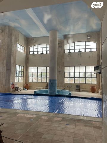 דירה, אהרון קרון, ראשונים, ראשון לציון